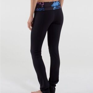 Lululemon Skinny Groove Pants in the "Black / Petal Pop Multi" color scheme